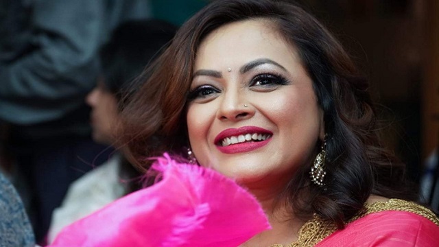 কেউ চায় তেল, আবার কেউ চায়...