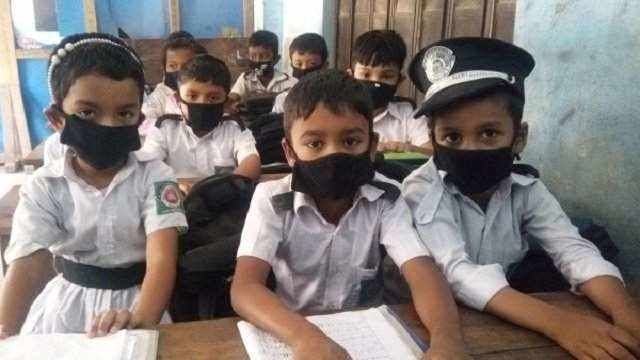 স্কুলের চেয়ে বাড়িতে শিশুদের করোনায় সংক্রমণের শঙ্কা বেশি