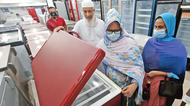 বেচাকেনায় ‘অখুশি নন’ ব্যবসায়ীরা