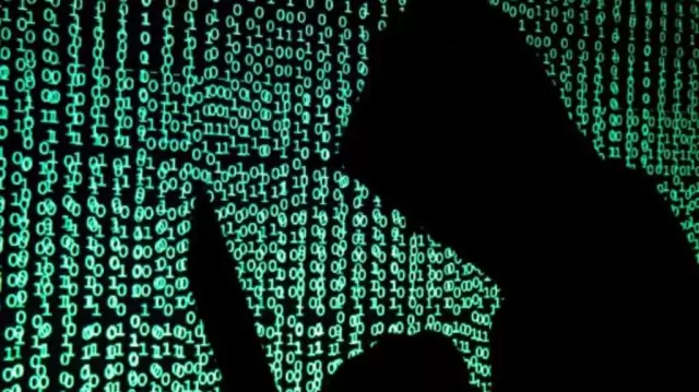 বিপদে ফেলতে পারে বন্ধুর ‘গার্লফ্রেন্ডের’ ছবি