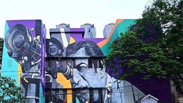 ভবনের দেয়ালজুড়ে সত্যজিৎ