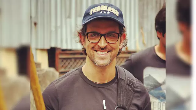 এক শ নৃত্যশিল্পীর অ্যাকাউন্টে সরাসরি টাকা পাঠালেন হৃতিক