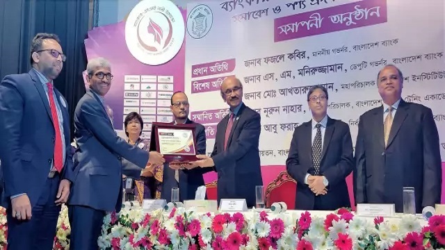 এসএমই খাতে অবদানে সম্মাননা পেল লংকাবাংলা ফাইন্যান্স