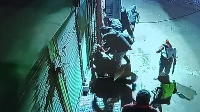 স্বর্ণের দোকান ও ব্যবসায়ীর বাড়িতে ডাকাতি