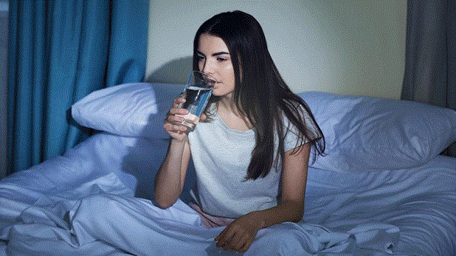 গোপনে বাসা বাঁধছে যেসব রোগ যার ফলে রাতে গলা শুকিয়ে যায়