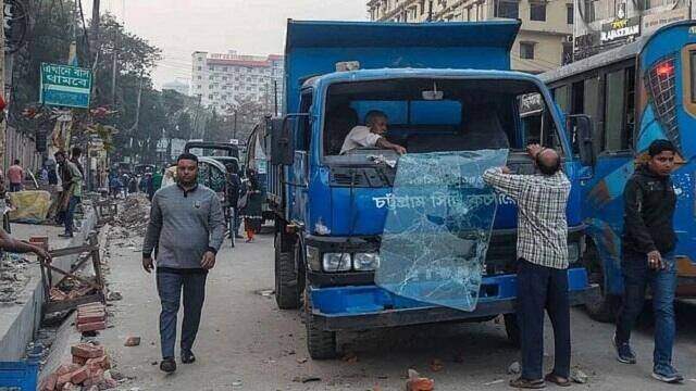চট্টগ্রামে ১২০০ হকারের নামে সিটি করপোরেশনের মামলা
