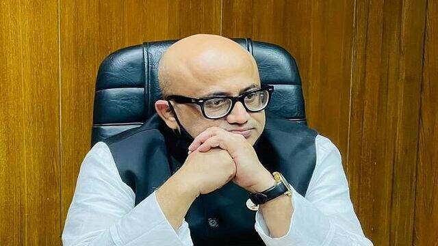 ‘ব্যক্তিগত কারণ’ দর্শীয়ে তথ্য প্রতিমন্ত্রী মুরাদের পদত্যাগপত্র প্রদান