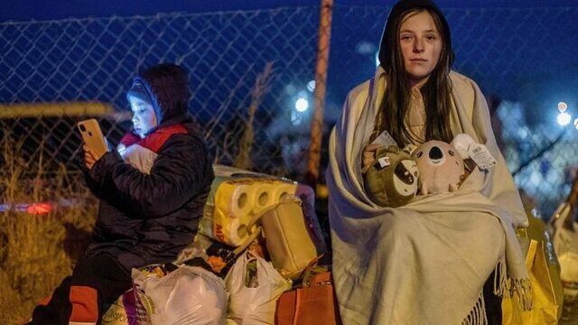 ইউক্রেন যুদ্ধের শরণার্থী বা দয়ার ক্ষেত্রে বিপরীত আচরণ