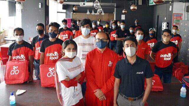 করোনার টিকা পাচ্ছেন পাঠাও এর সরবরাহকারীরা