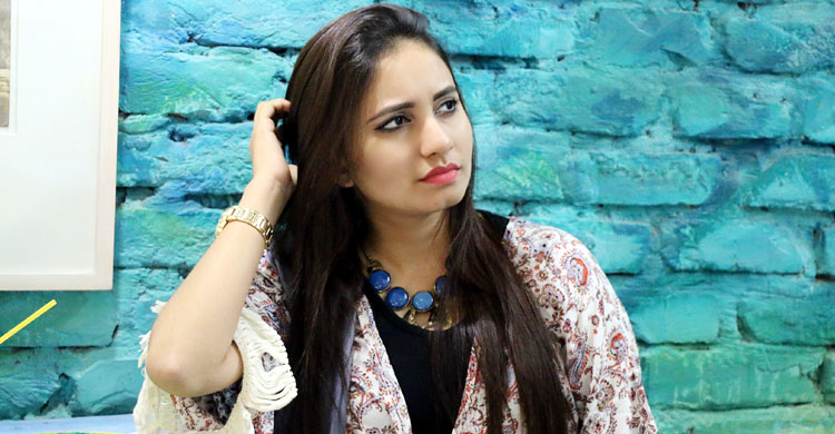 ঠোঁটের সাজে লিপস্টিক