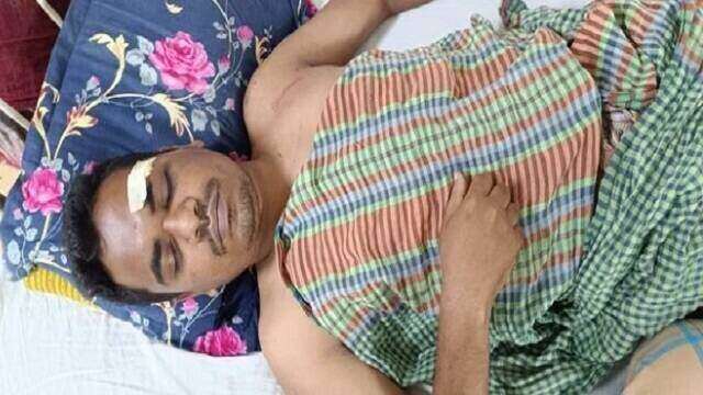 দোতলা থেকে ফেলে দেওয়া হলো সাংবাদিককে