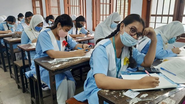 প্রশ্নে সময় যাই লেখা থাকুক, এসএসসি পরীক্ষা দেড় ঘণ্টাই