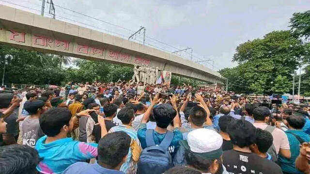 শেখ হাসিনার বিচারের দাবিতে বৈষম্যবিরোধী ছাত্র আন্দোলনের বিক্ষোভ